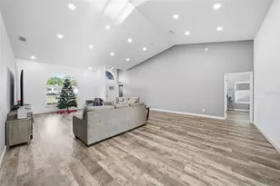 9823 Sunnyoak Dr, Riverview, FL 33569 - Photo 5