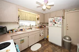 10638 Oak Hill Dr, Port Richey, FL 34668 - Photo 9