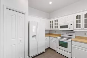 11723 Foxworth Ln, New Port Richey, FL 34654 - Photo 5