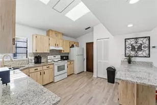 7822 Holiday Dr, Spring Hill, FL 34606 - Photo 9