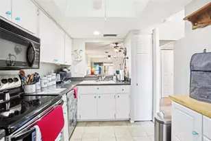 11203 Pembridge Ct, Port Richey, FL 34668 - Photo 9