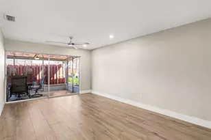 2779 Woodgate Ln, Sarasota, FL 34231 - Photo 9