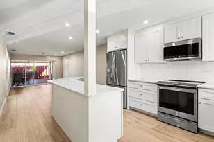 2779 Woodgate Ln, Sarasota, FL 34231 - Photo 13