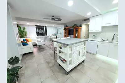 31 Island Way #303, Clearwater Beach, FL 33767 - Photo 3