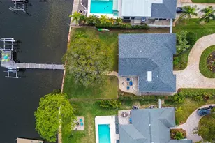 718 Bayshore Dr, Tarpon Springs, FL 34689 - Photo 3