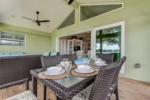 718 Bayshore Dr, Tarpon Springs, FL 34689 - Photo 27