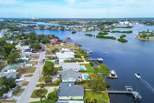 718 Bayshore Dr, Tarpon Springs, FL 34689 - Photo 5