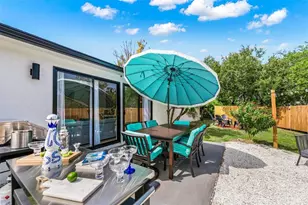 2911 Woodpine Ct, Sarasota, FL 34231 - Photo 43