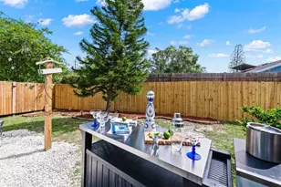 2911 Woodpine Ct, Sarasota, FL 34231 - Photo 45