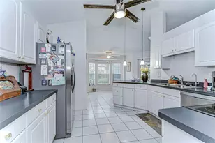 6911 Oak Crest Way, Zephyrhills, FL 33542 - Photo 17