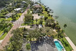 1600 Santa Barbara Dr, Dunedin, FL 34698 - Photo 11