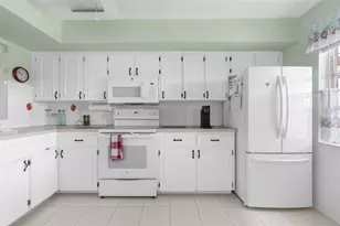 4632 Marine Pkwy, New Port Richey, FL 34652 - Photo 5