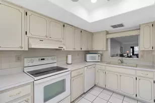 11410 Carriage Hill Dr, Port Richey, FL 34668 - Photo 7