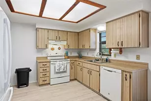 4521 Bayridge Ct, Spring Hill, FL 34606 - Photo 7