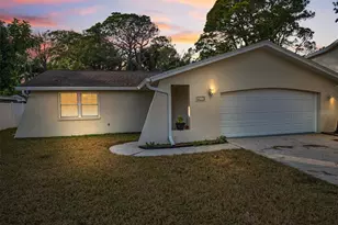 817 Riverside Dr, Tarpon Springs, FL 34689 - Photo 1