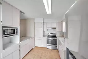 6632 Hickorywood Ln, New Port Richey, FL 34653 - Photo 15