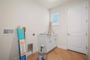 199 E Live Oak St, Tarpon Springs, FL 34689 - Photo 23