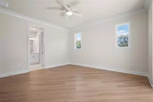 199 E Live Oak St, Tarpon Springs, FL 34689 - Photo 13