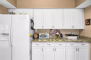 9625 Oakwood Hills Ct, New Port Richey, FL 34655 - Photo 15