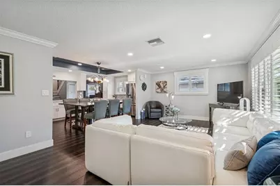 427 Villagrande Avenue S, Saint Petersburg, FL 33707 - Photo 7