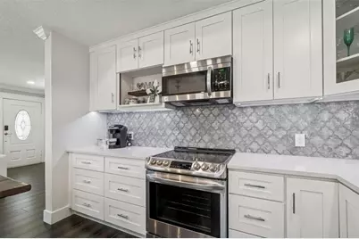 427 Villagrande Avenue S, Saint Petersburg, FL 33707 - Photo 17