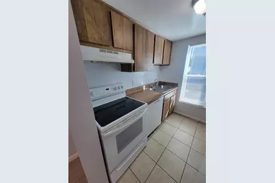 5122 Temple Heights Road #D, Tampa, FL 33617 - Photo 7