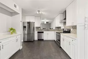 3919 Carroll Pines Ct, Tampa, FL 33614 - Photo 3