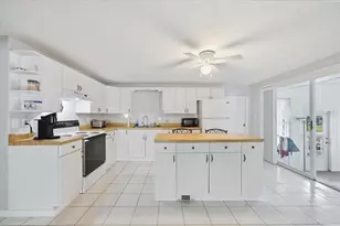 12305 Conde Dr, Brooksville, FL 34613 - Photo 11