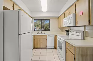 8006 Picketts Ct, Weeki Wachee, FL 34613 - Photo 11