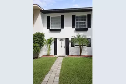 11717 Wesson Circle E, Tampa, FL 33618 - Photo 1
