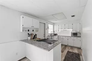 1709 Carnegie Cir, Tampa, FL 33619 - Photo 9