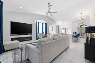 9376 French Quarters Cir, Weeki Wachee, FL 34613 - Photo 9