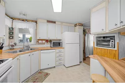 36816 Hibiscus Court, Zephyrhills, FL 33542 - Photo 15