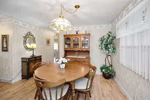 36816 Hibiscus Ct, Zephyrhills, FL 33542 - Photo 11