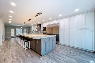 10655 Lakeview Dr, New Port Richey, FL 34654 - Photo 15