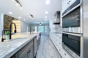 10655 Lakeview Dr, New Port Richey, FL 34654 - Photo 17