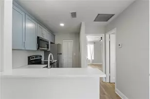 3848 N Lake Dr, Tampa, FL 33614 - Photo 13