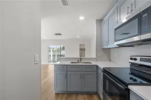 3848 N Lake Dr, Tampa, FL 33614 - Photo 15