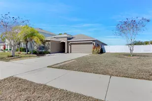 10554 Standing Stone Dr, Wimauma, FL 33598 - Photo 5