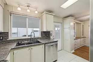 2101 Maui Dr, Holiday, FL 34691 - Photo 13