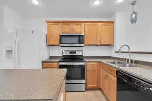 545 Vincinda Crest Way, Tampa, FL 33619 - Photo 11