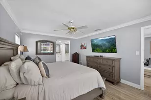 8134 Bayshore Dr, Seminole, FL 33776 - Photo 15