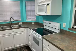 21146 Fountain View Ln, Lutz, FL 33558 - Photo 9