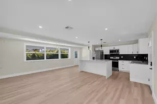 4135 Shore Acres Blvd NE, Saint Petersburg, FL 33703 - Photo 7