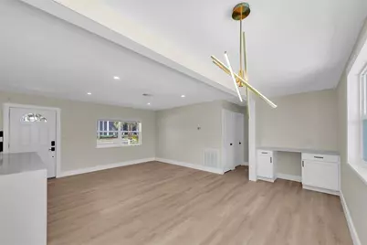 4135 Shore Acres Boulevard NE, Saint Petersburg, FL 33703 - Photo 9