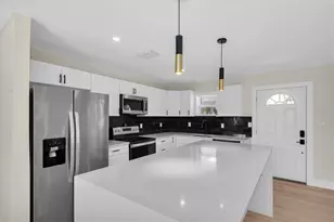 4135 Shore Acres Blvd NE, Saint Petersburg, FL 33703 - Photo 11