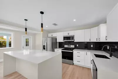 4135 Shore Acres Boulevard NE, Saint Petersburg, FL 33703 - Photo 13