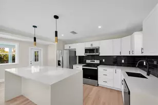 4135 Shore Acres Blvd NE, Saint Petersburg, FL 33703 - Photo 13