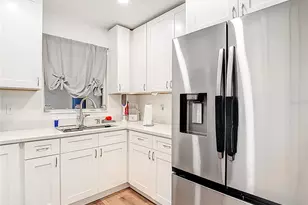 5110 Gateway Dr, Tampa, FL 33615 - Photo 9