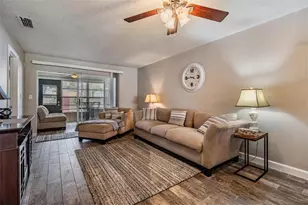 11308 Versailles Ln, Port Richey, FL 34668 - Photo 9